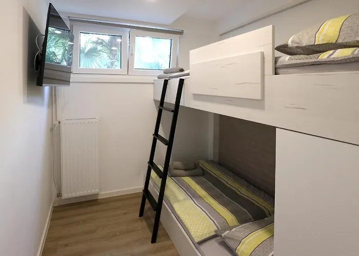 2 Bedroom Gorgeous In Prázdninový dům Matulji