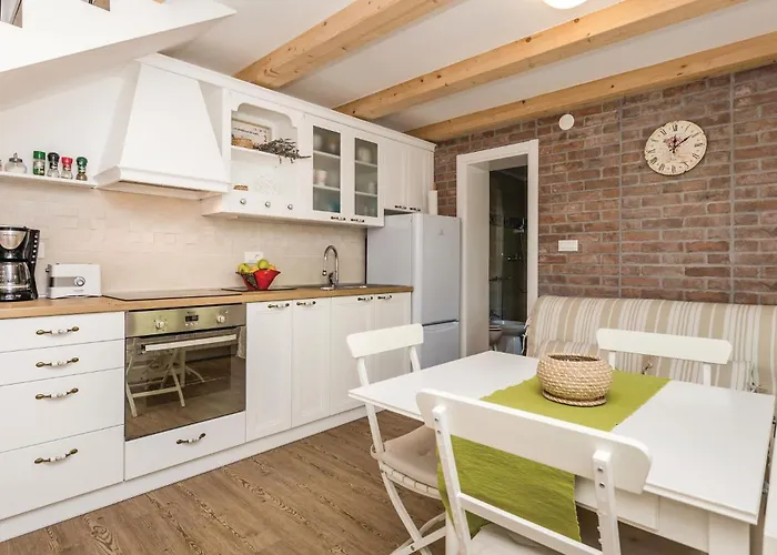 2 Bedroom Gorgeous In Prázdninový dům Matulji